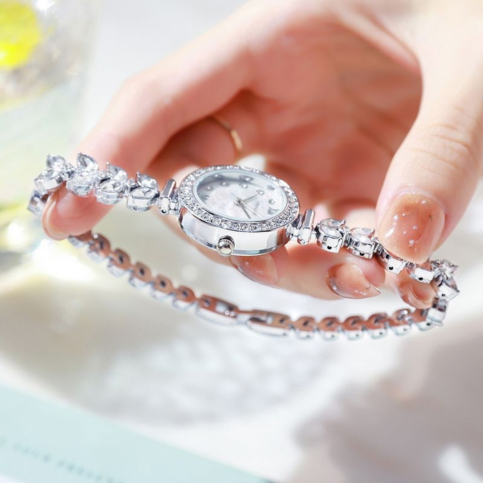 Vintage Jewelry Watches Women - レディースヴィンテージラインストーンウォッチエレガントクリスタルドレスパーティージュエリーレトロ調節可能なブレスレットウォッチギフト彼女へ